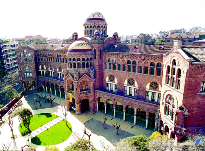 دانشگاه بارسلونا یکی از بهترین دانشگاه های جهان در کشور اسپانیا است.