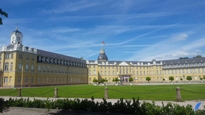 دانشگاه کارلسروهه یکی از بهترین دانشگاه های آلمان اروپا و جهان برشمرده می‌شود.