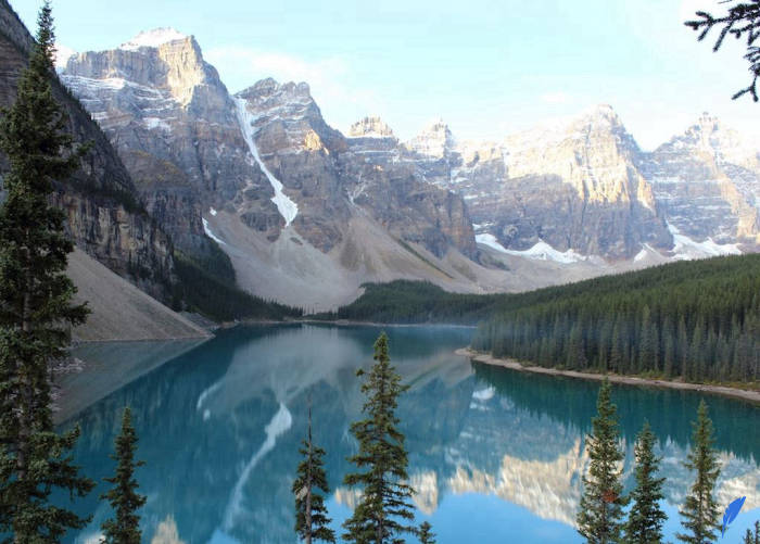 دریاچه موراین یکی از زیباترین جاذبه های طبیعی کاناداست که در شهر کلگری واقع شده است.