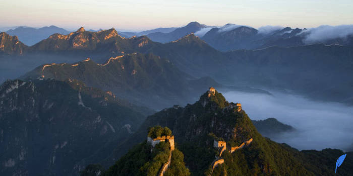 دیوار بزرگ چین از عجایب دنیای باستان در پکن قرار دارد.