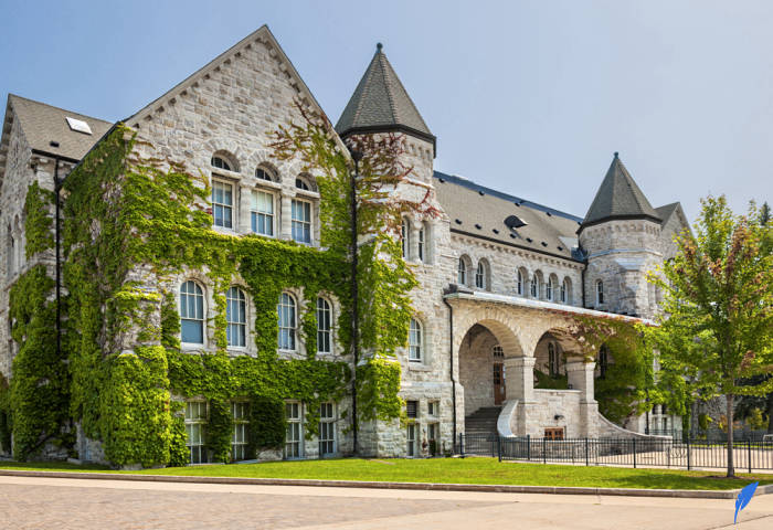 دانشگاه کویین کانادا در کینگستون واقع شده است.
