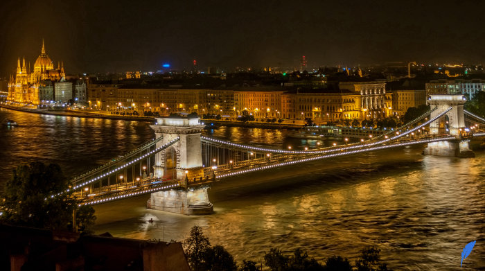 پل زنجیری بوداپست یکی از جاذبه های گردشگری مجارستان است.
