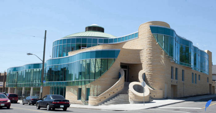 موسسه سلطنتی کانادا کالج های رشته معماری را نظارت میکند.