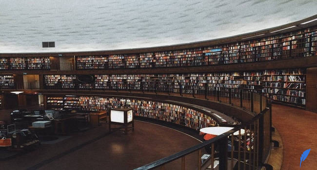 کتابخانه عمومی دانشگاه وینسور یکی از کامل ترین مجموعه های کانادا است.