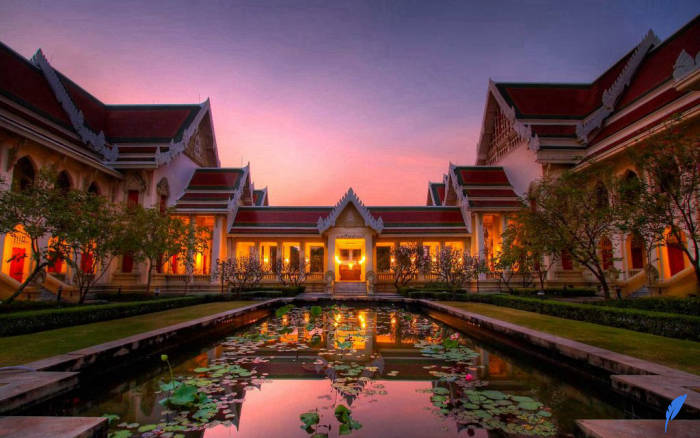 دانشگاه چولالونگکورن از برجسته ترین دانشگاه های تایلند است که در بانکوک قرار دارد.